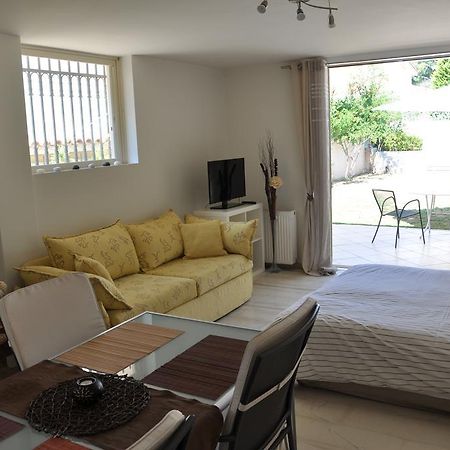 Cosy Studio With Garden / Individual Apartment เอเธนส์ ภายนอก รูปภาพ
