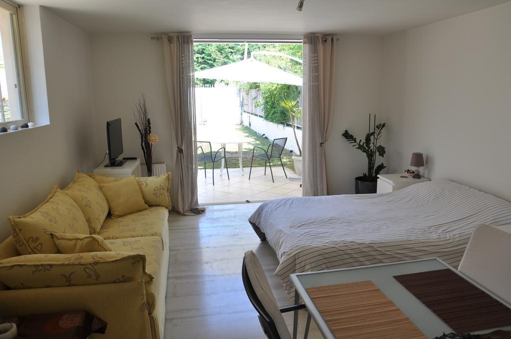 Cosy Studio With Garden / Individual Apartment เอเธนส์ ภายนอก รูปภาพ