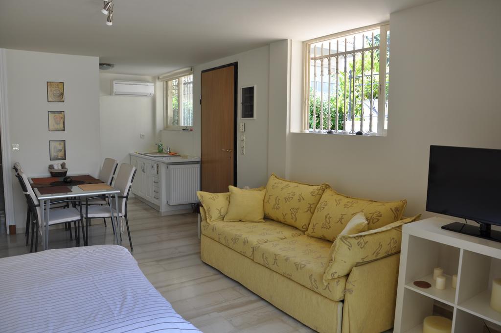 Cosy Studio With Garden / Individual Apartment เอเธนส์ ภายนอก รูปภาพ